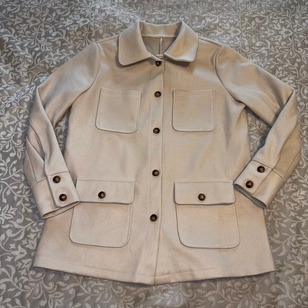 Trendy Cream Colored Jacket Shacket Medium (C7)